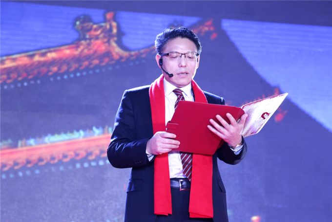 中恒年会董事长聂吉利领头诵读《中恒“样式雷”训》.png